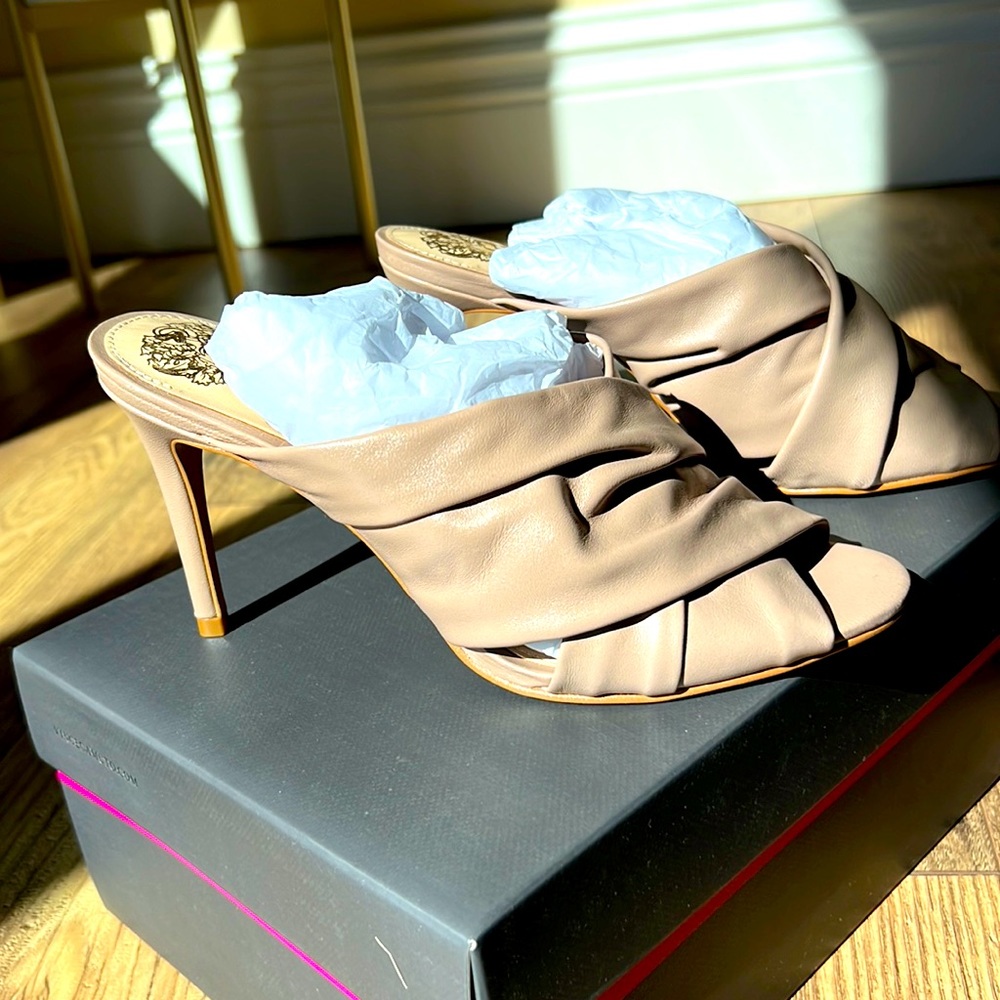 Vince Camuto Clarstie Sandal high heels in nude color never worn